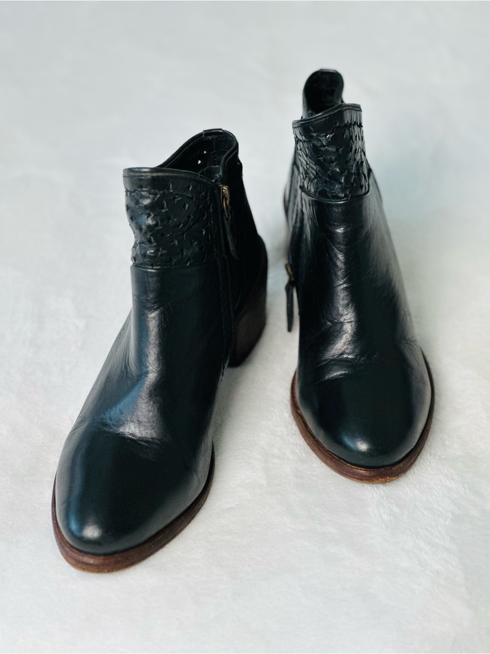 Kelsi Dagger Brooklyn Almond-Toe Perforated Leather Ankle Bootie Size 8.5